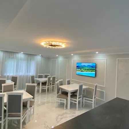 Edelweiss Hotel Lazeščyna