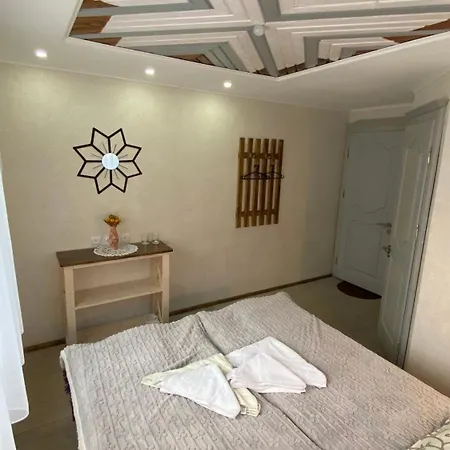 Edelweiss Hotel *